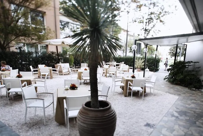 Hotel Airone Rimini 3*,