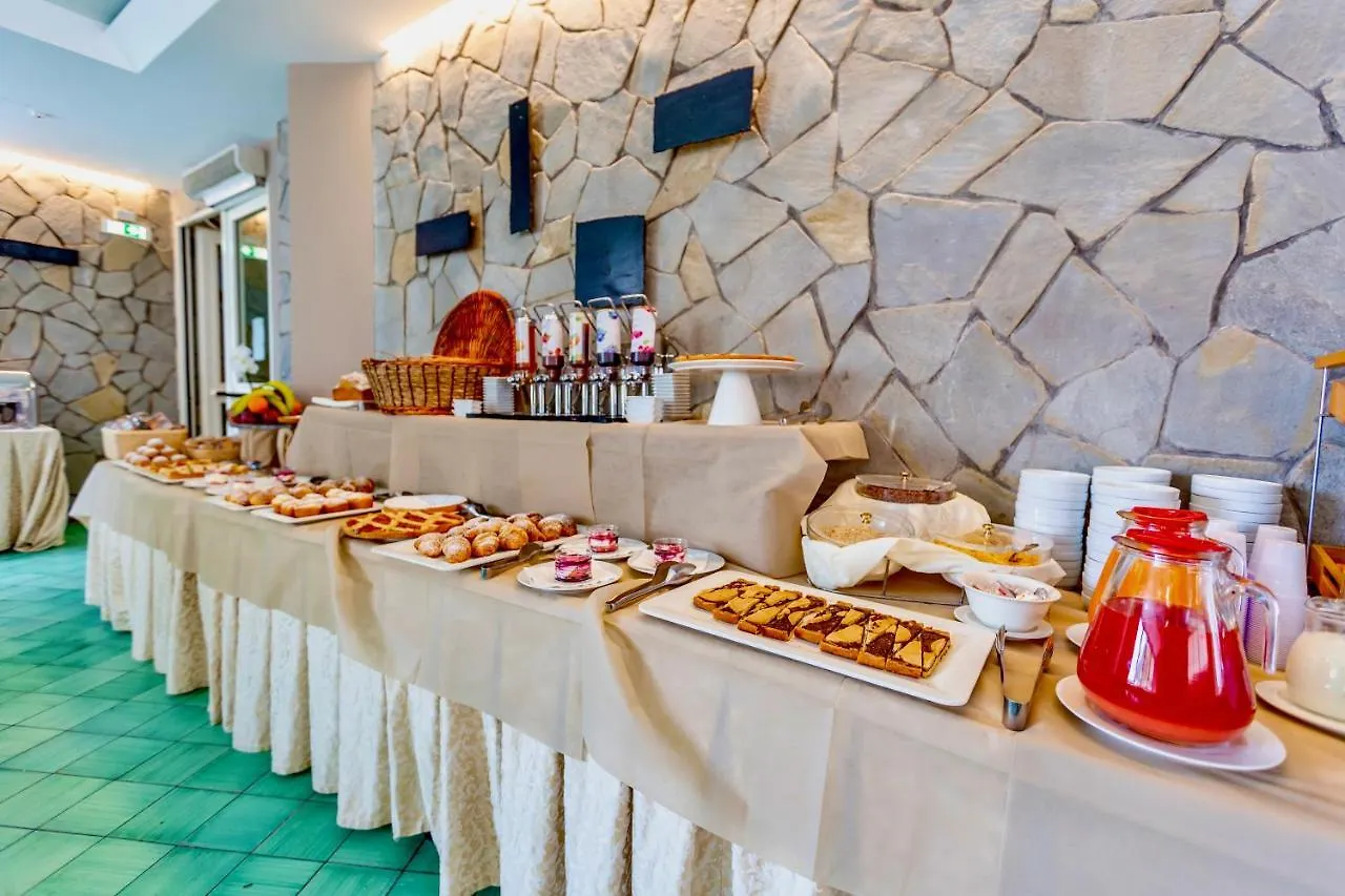 Hotel Airone ريميني 3*,
