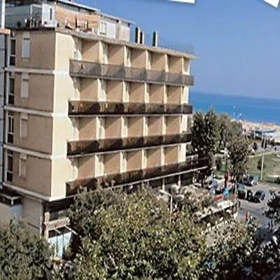 Hotel Airone ريميني 3*,